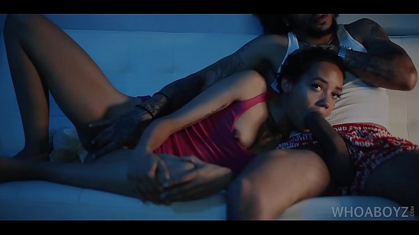 Putri Tiri Dipaksa Ngentot Sama Ayah Tirinya Sampai Dipaksa Ngelonin Kontolnya