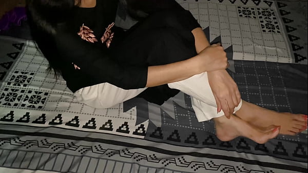 Bibir Montok Tante Goyang Pantat Besar Menggodaku Di Kamar, Aku Tak Tahan Dan Menghamili Bokongnya Semalaman.