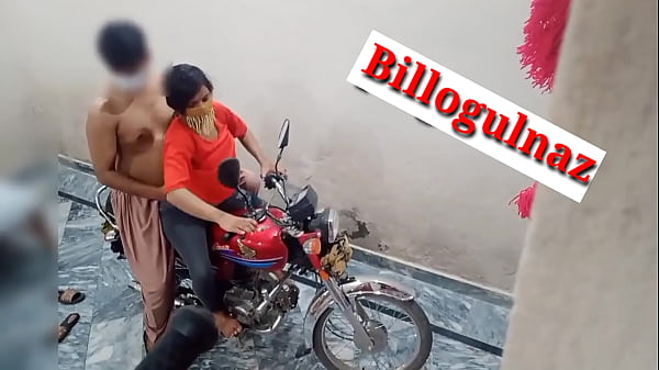 Teman Goyang Ganas Di Atas Motor Dengan Suara Mesra Hindi