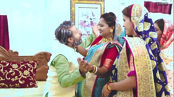 Burha Sasur Ka Tharki Junoon: Chaar Nayi Dulhaniyon Ke Saath Maza
