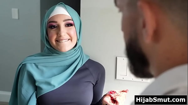Gadis Muslimah Yang Diperkaya Oleh Pelatih Sepak Bolanya