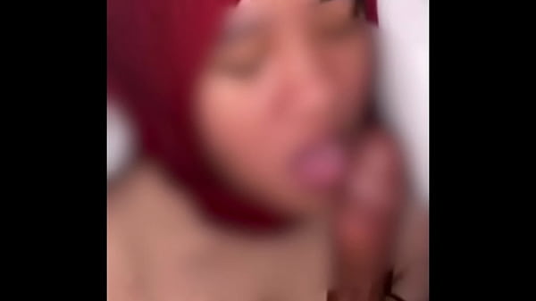 Video Panas Indonesia: Adegan Ranjang Dengan Memek Sempit Dan Kontol Besar, Si Wanita Berjilbab Merah