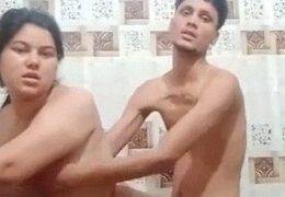 Bhabhi Mandi Telanjang Di Kamar Mandi