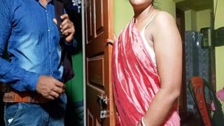 Gadis Montok Menggoda Penjual Dalam Video Panas Yang Menggairahkan