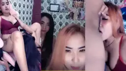 Moza Memerintahkan Sahabatnya Untuk Menjilati Vagina