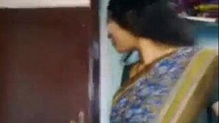 Seorang Wanita Tamil Menggoda Dewar Dengan Cepat Dalam Video Panas Ala India