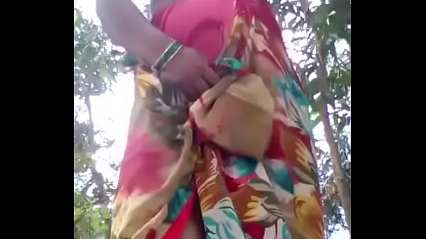 Bhabhi Desi Roshni Memamerkan Barang Berharga Miliknya