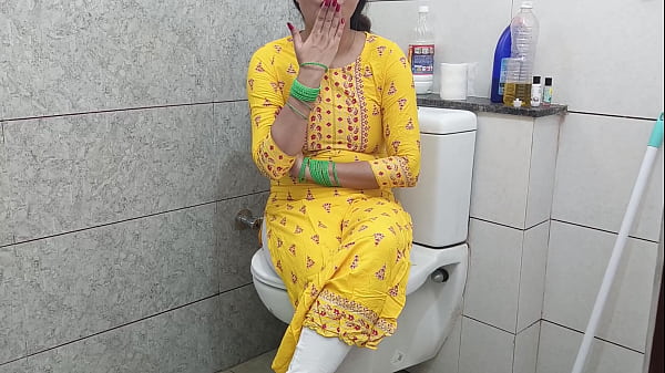 Ibu Tiri India Yang Panas Menggoda Anak Tirinya Di Kamar Mandi Dengan Suara Mesra