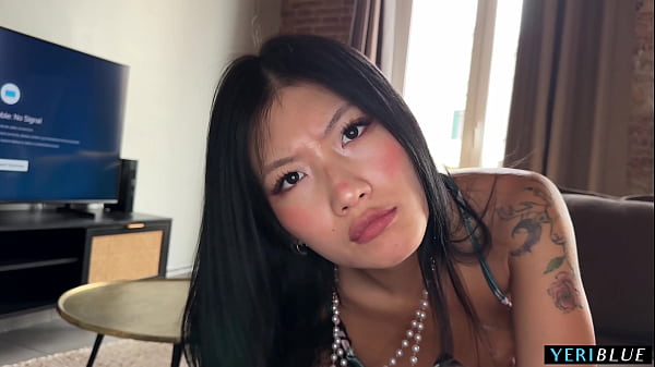 Aku Temukan Adik Tiriku Yang Tionghoa Lagi Kirim Foto Bugil!