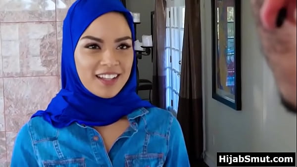 Gadis Muslim Panas Digilir Dua Tukang Pindahan