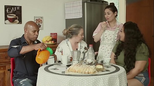 Rumah Mesum: Suami Dikibulin, Ibu Gatal, Dan Pembantu Menggoyang Semua Yang Ada | Emme White, Alessandra Maia, Agatha Ludovino, Capoeira.