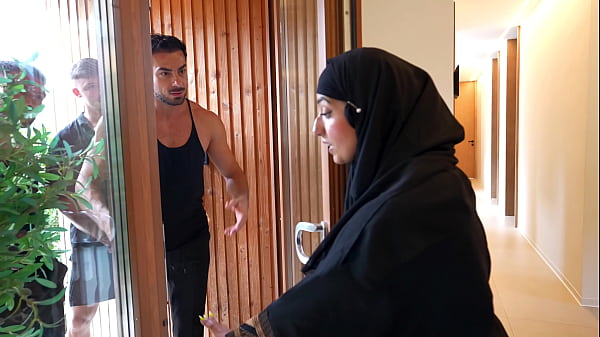 Gadis Arab Ingin Menjaga Keperawanan Hingga Pernikahan, Tapi Empat Pria Menggoda Hasratnya.