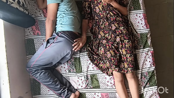 Bhabhi Shivani Yang Genit Menggoda Devar Yang Tertidur Lalu Naiki Dia Dengan Pose Amazon Yang Panas.