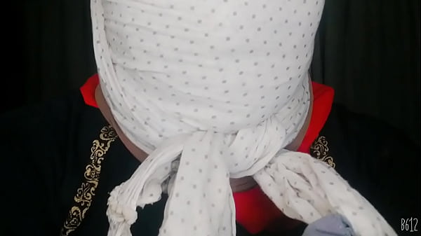Gadis Berhijab Membelenggu Dirinya Sendiri Dengan Nafsu