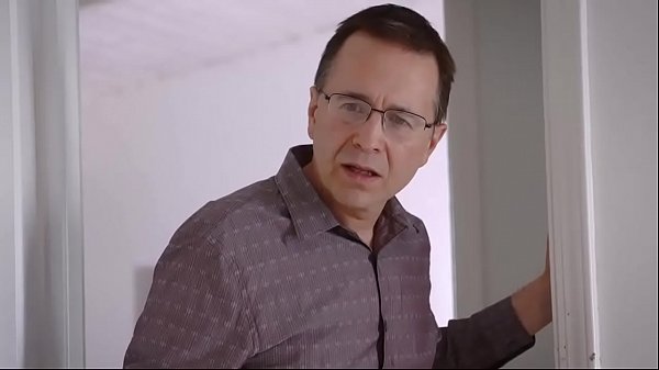 Menggila Di Ranjang Ibu Tiri Seksi Untuk Rayakan Ulang Tahunnya