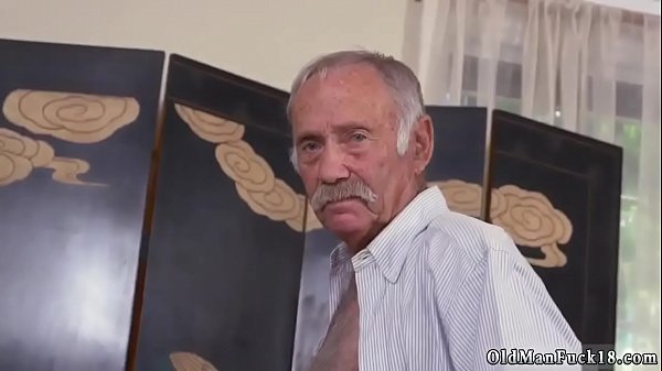 Nenek Panas Merayu Pemuda Dan Beruang Tua Untuk Petualangan Liar Ke Selatan