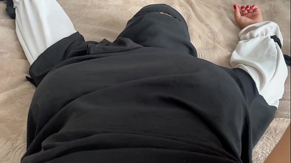 Pembantu Rumah Tangga Arab Menggairahkan Klien Dengan Vaginanya Yang Ketat Dan Payudara Besar