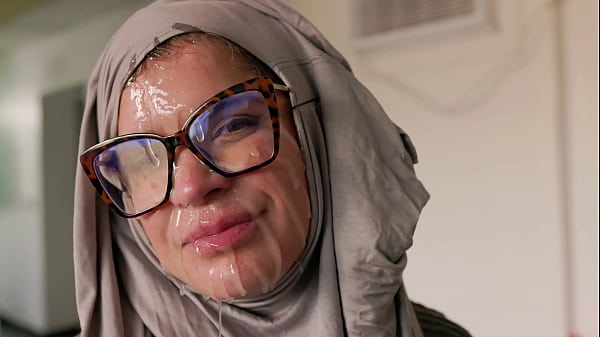 Wanita Berhijab Beraksi – Ibu Rumah Tangga Amerika Dihardik Wajahnya