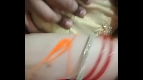 Desain Istri Seksi Saya Dalam Gaya Hindi Yang Menggoda