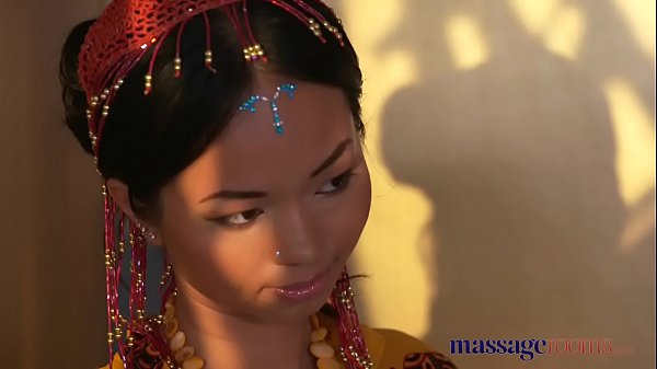 Ruang Pijat Panas, Masase Thai Menggoda Menggila Dengan Kontol Keras Di Vagina Tindiknya