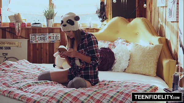 Kejutan Penuh Sperma Dari Ayah Tiri Di Lubang Basah Shyla Ryder