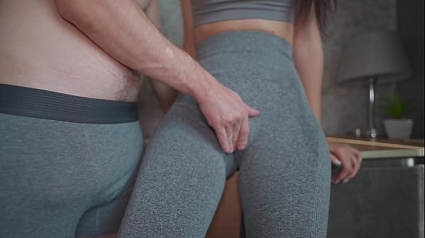 Tak Bisa Berhenti Meraba Ibu Tiri Usai Gym! Bercinta Dengan Celana Ketat Dan Penuh Isi 4k