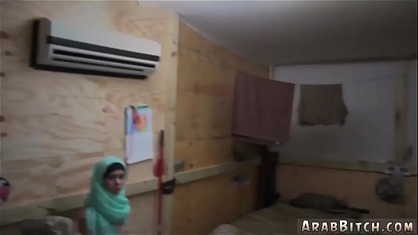 Gadis Arab Kecil Dan Teman Kencan Adik Tirinya Menggoda Mainan Seksnya