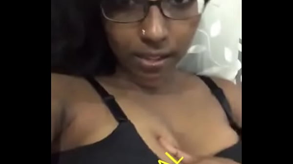 Gadis India Yang Menggoda Dan Penuh Gairah