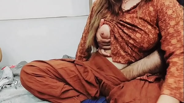 Ibu Tiri Pakistan Menunggangi Pantat Suaminya Yang Cuckold Sambil Memotong Sayuran Dengan Suara Hindi Yang Sangat Hot