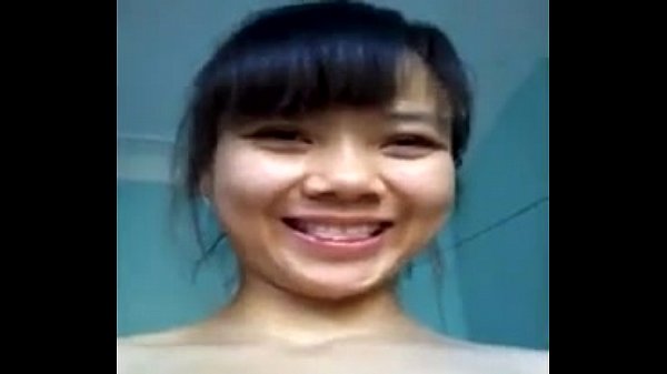 Gadis Tionghoa Menggoda Dengan Jari-jari Sensual