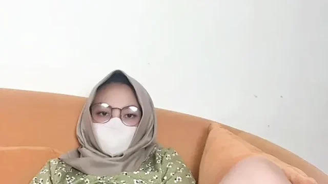 Young Young Mama Shows Off Her Perfect Body