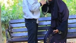 Pria Pahlawan Selamatkan Ibu Muslim Seksi Dan Nikmati Malam Panas Bersamanya