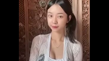 Sindi Yang Menggoda Dengan Tubuh Seksi Dan Sensual