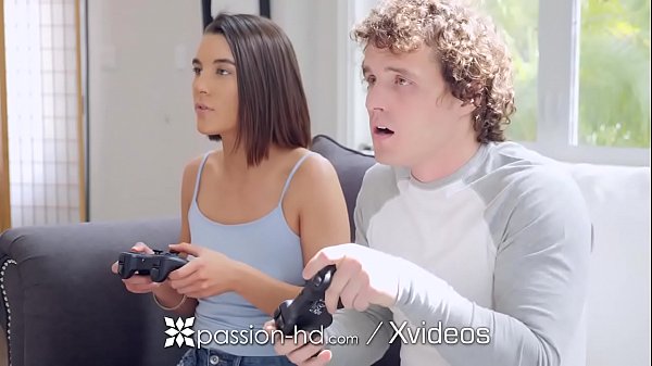 Kakak Tiri Yang Tergila-gila Mainin Kontol Gede! Bonding Main Game Bareng