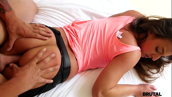 Kakak Tiriku Menggila Di Ranjang Dengan Amirah Adara, Si Arab Nakal Yang Haus Orgasme
