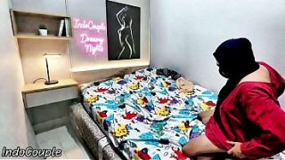 Aku Menangkap Adik Berhijabku Yang Lagi Kesepian Di Kamar, Kubantu Dia Dengan Penuh Gairah, Memuaskannya Hingga Aku Memuncak Dalam Vaginanya.