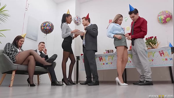 Pesta Memek Di Kantor – Tina Fire Dan Irina Cage / Brazzers / Streaming Lengkap Di Www.brazzers.promo/place