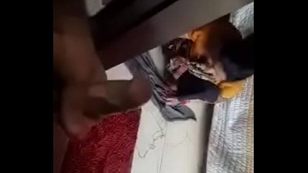 Pembantu Desi Menggoda Dengan Membuka Baju