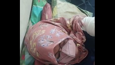 Tante Riani Melahap Batang Keras Dan Merasakan Kenikmatan Yang Tak Terlupakan