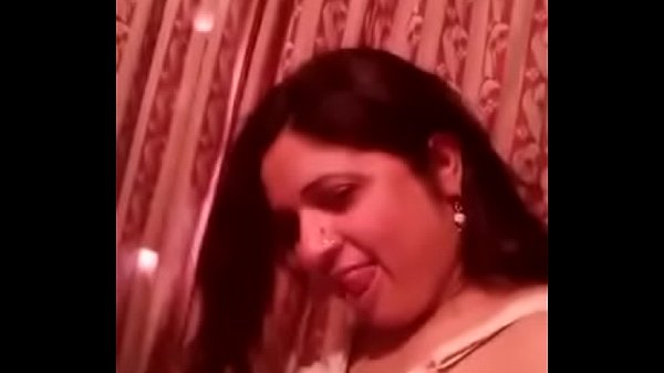 Gadis India Yang Menggoda Dengan Lekuk Tubuh Memikat