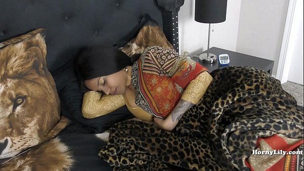 Anak Tiriku Tak Bisa Puas, Jadi Ibunya Yang Menggantikan
