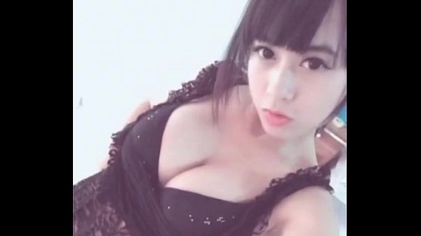 Gadis Tionghoa Bergoyang Menggoda Dengan Gerakan Sensual