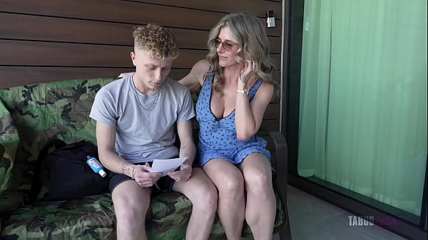Ibu Tiri Mengubah Anak Tirinya Jadi Penggertak Demi Imbalan Memek – Cory Chase – Panas Terlarang