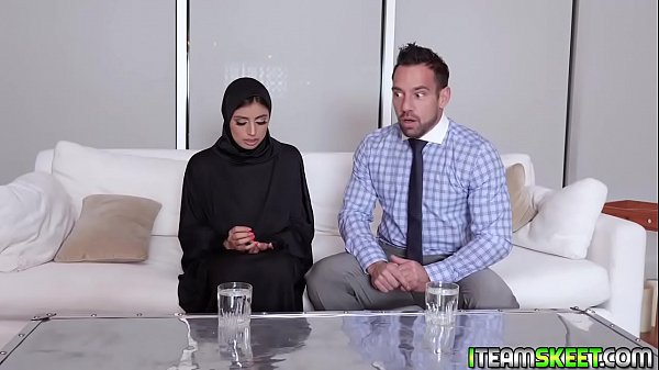 Gadis Muslimah Panas Digoyang Dari Belakang Gaya Anjing