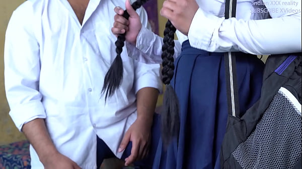 Gadis India Panas Menggoda Dengan Adegan Ranjang Senggol-senggol