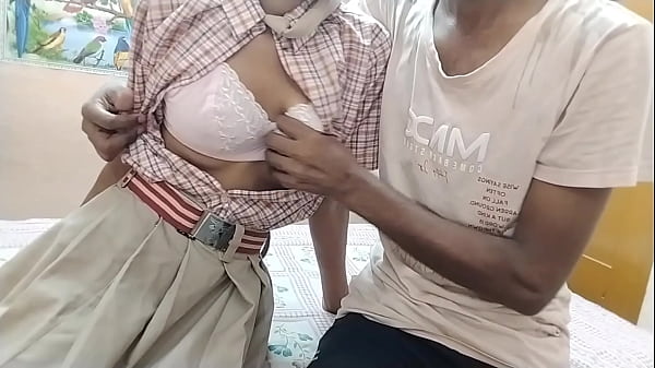 Gadis Sekolah India Manis Dan Seksi Dalam Adegan Panas