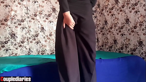 Istri Berjilbab Arab Panas Dan Menelepon Kekasih Gelapnya