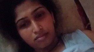 Gadis Tamil Seksi Rekam Foto Telanjang Untuk Kekasih Yang Bergairah