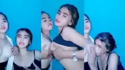 Ngemut-mutin Toket Montok Abg Cewek Pasangan Lesbi Sambil Grepe-grepe