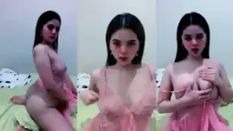 Pantat Dan Tetek Menggoda Bikin Host Ganteng Ini Gak Kuasa Nahan